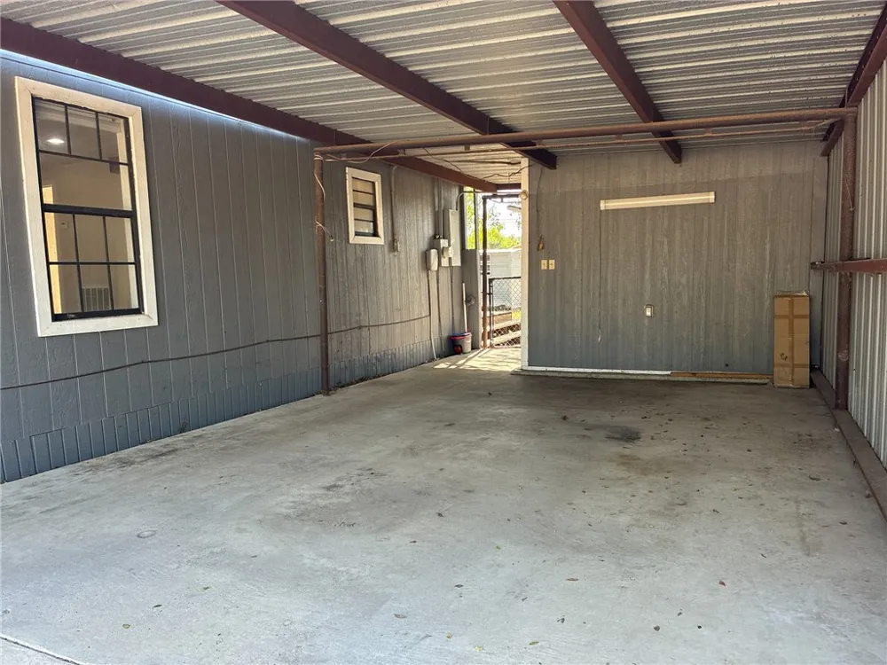 Address Not Shown Three Rivers, TX 78071