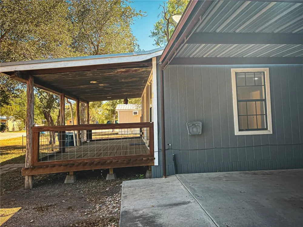 Address Not Shown Three Rivers, TX 78071