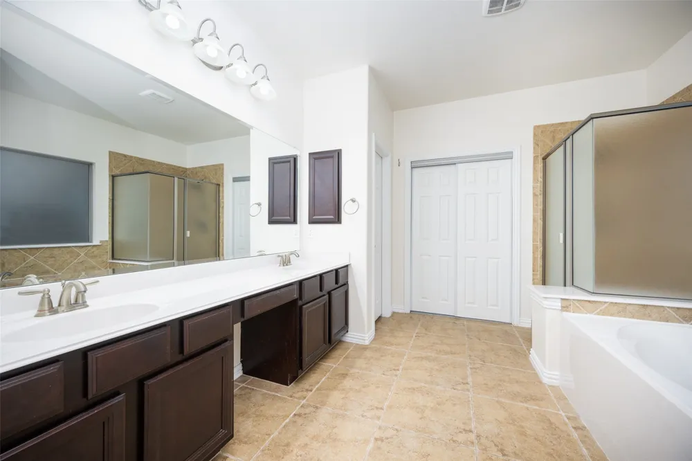342 Manchester Drive Roanoke, TX 76262