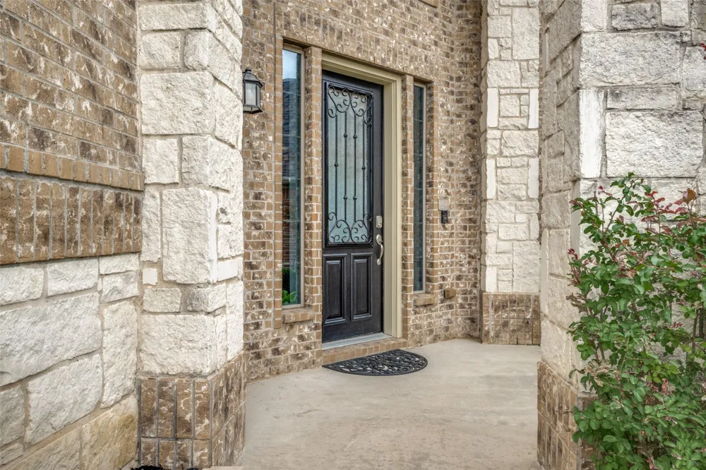 342 Manchester Drive Roanoke, TX 76262