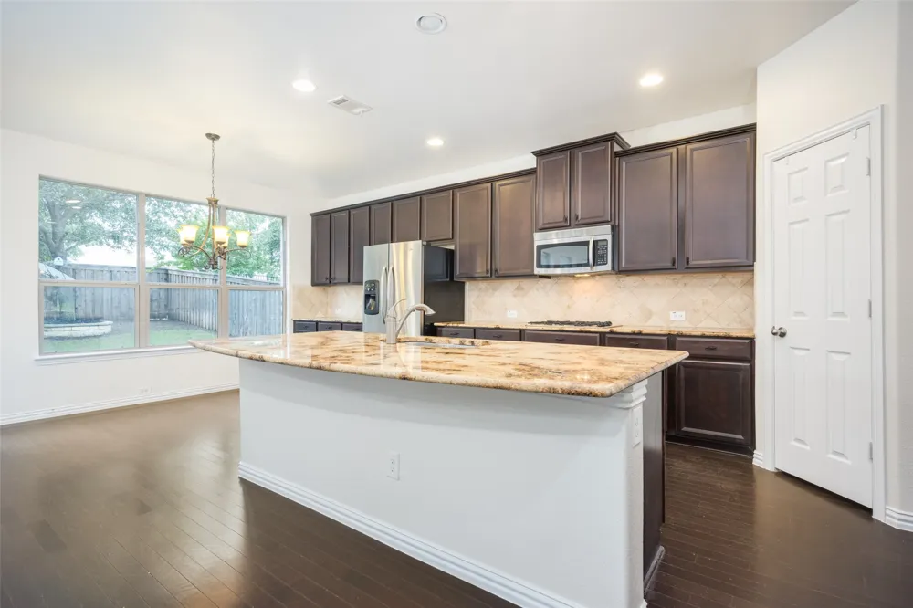 342 Manchester Drive Roanoke, TX 76262