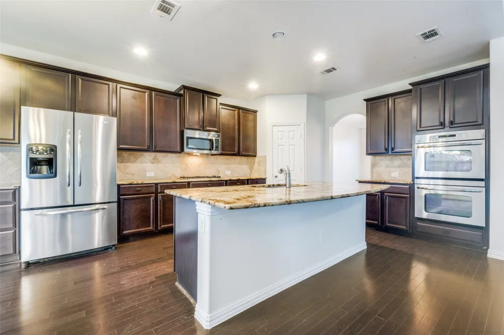 342 Manchester Drive Roanoke, TX 76262
