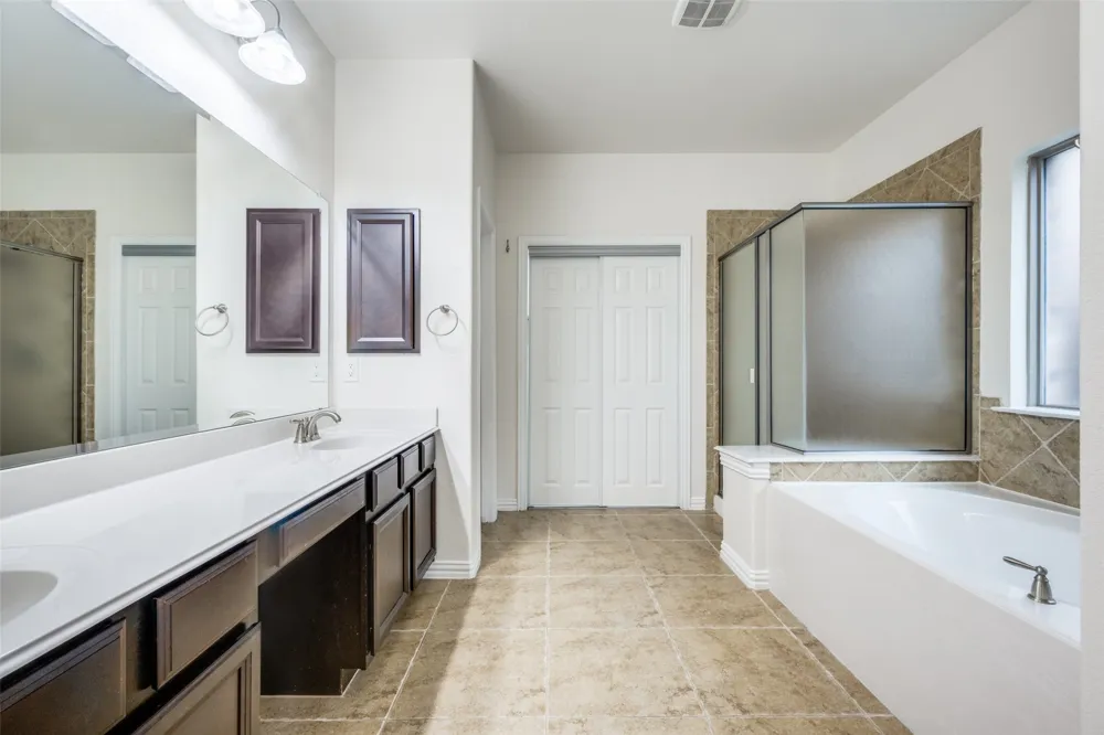 342 Manchester Drive Roanoke, TX 76262