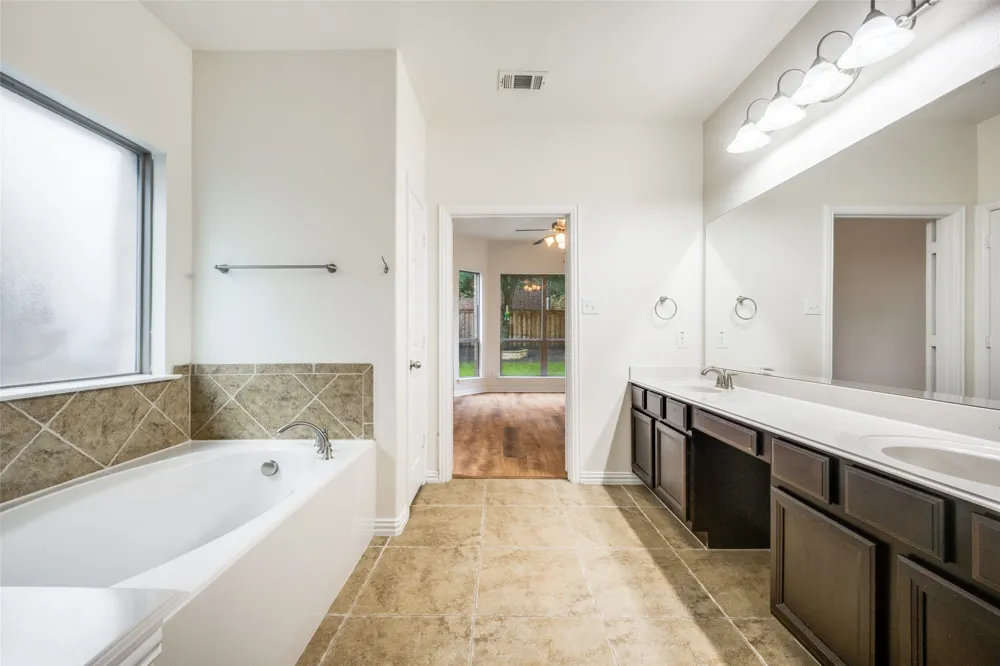 342 Manchester Drive Roanoke, TX 76262