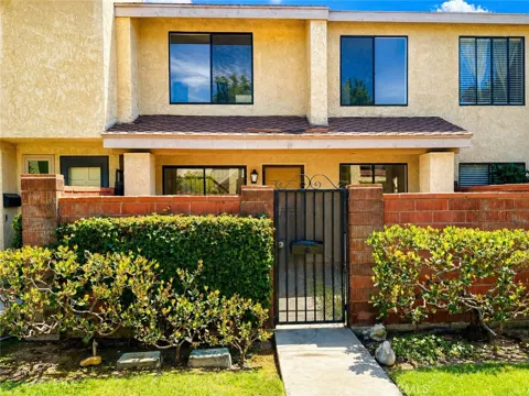 961 W Lamark