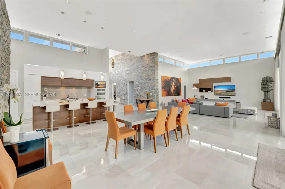 907 Diplomat Pkwy Hallandale Beach, FL 33009