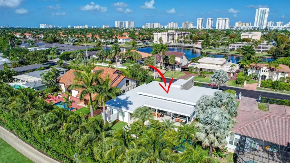 907 Diplomat Pkwy Hallandale Beach, FL 33009