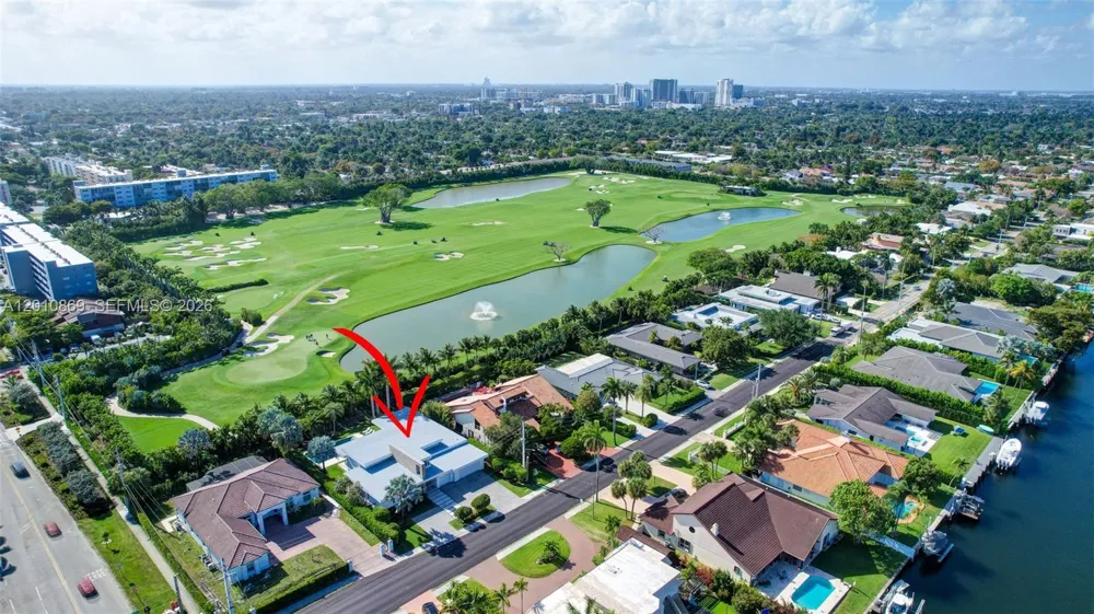 907 Diplomat Pkwy Hallandale Beach, FL 33009