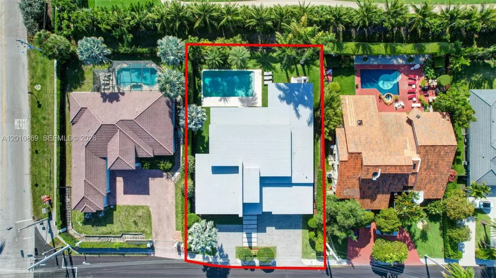 907 Diplomat Pkwy Hallandale Beach, FL 33009