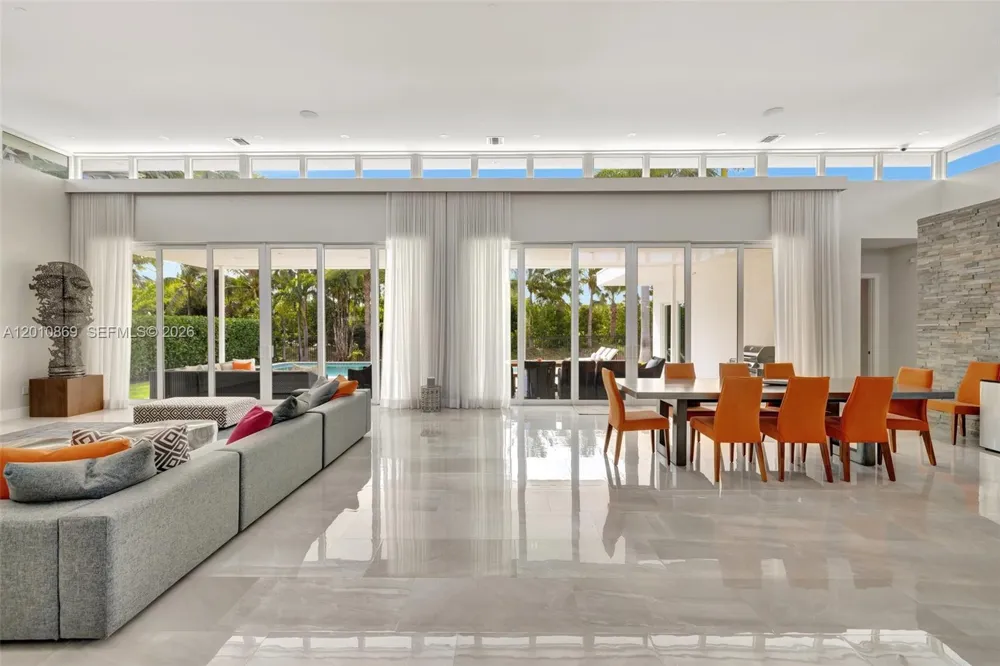 907 Diplomat Pkwy Hallandale Beach, FL 33009