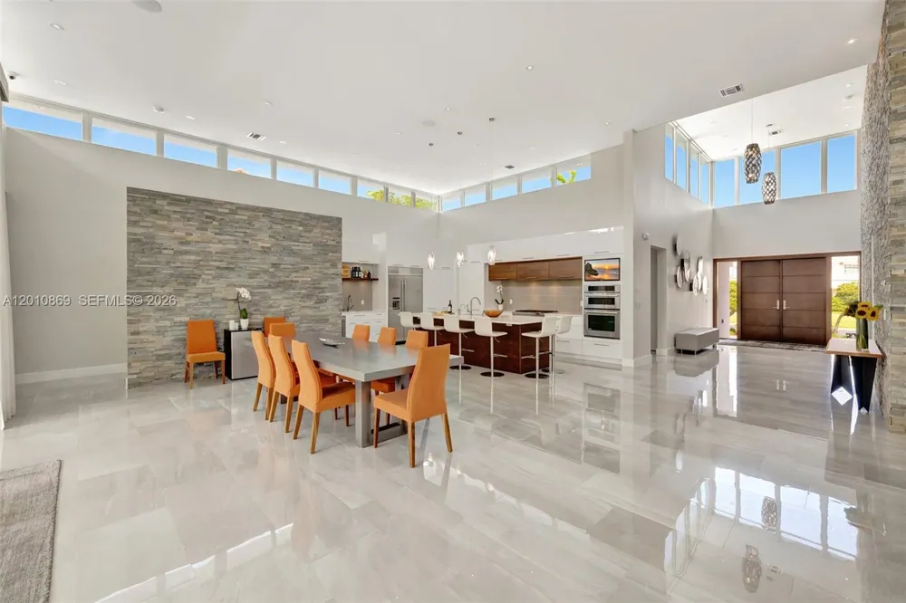 907 Diplomat Pkwy Hallandale Beach, FL 33009
