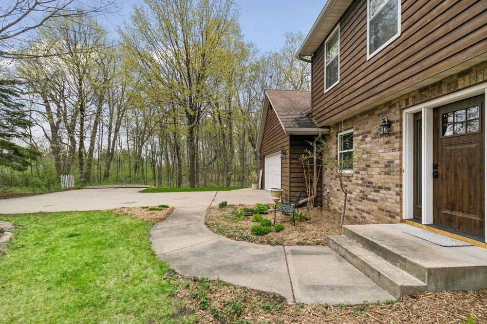 1745 1st Avenue SE New Prague, MN 56071