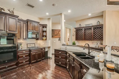 15207 Nightingale Lane