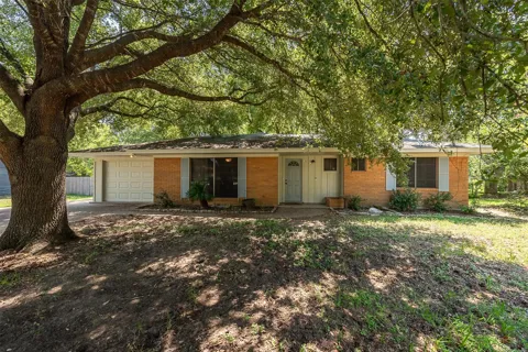 504 Redbud Street