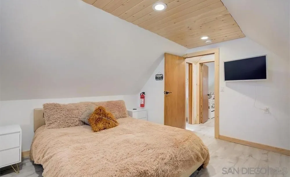 298 Maple Sugarloaf, CA 92386