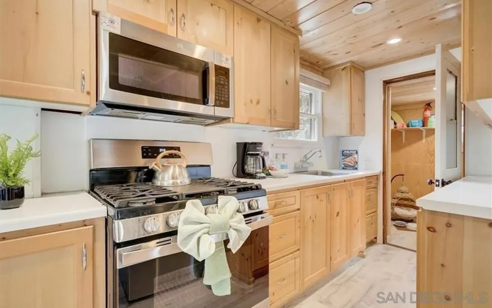 298 Maple Sugarloaf, CA 92386