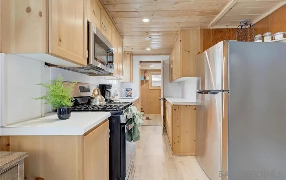 298 Maple Sugarloaf, CA 92386