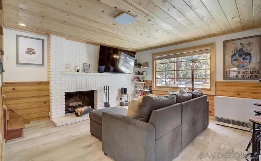 298 Maple Sugarloaf, CA 92386