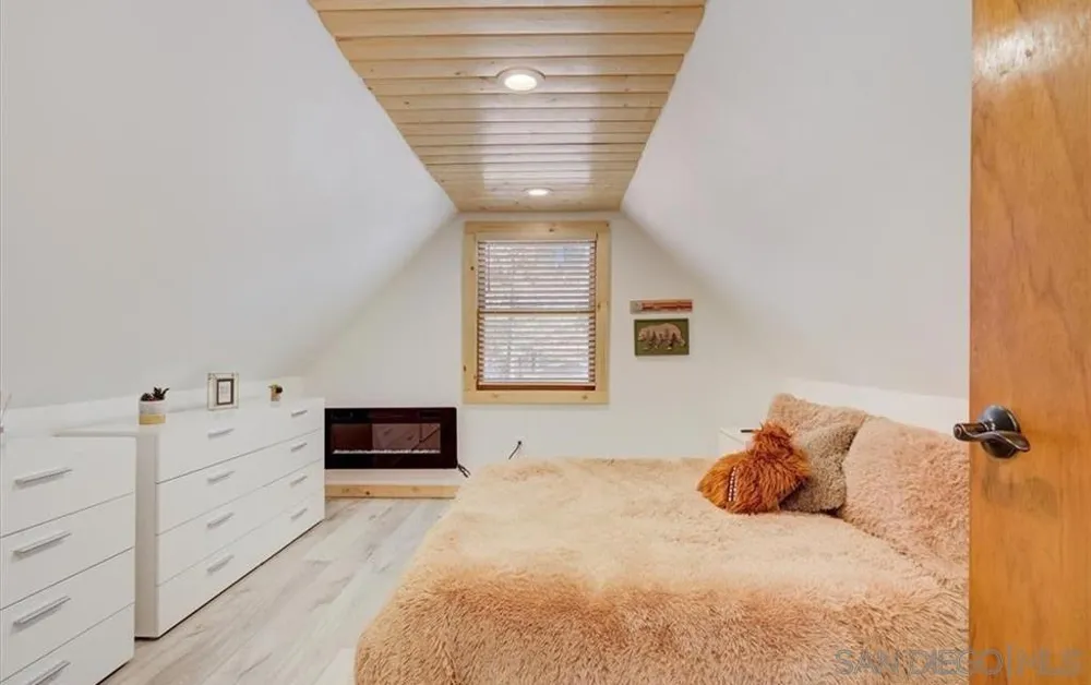 298 Maple Sugarloaf, CA 92386
