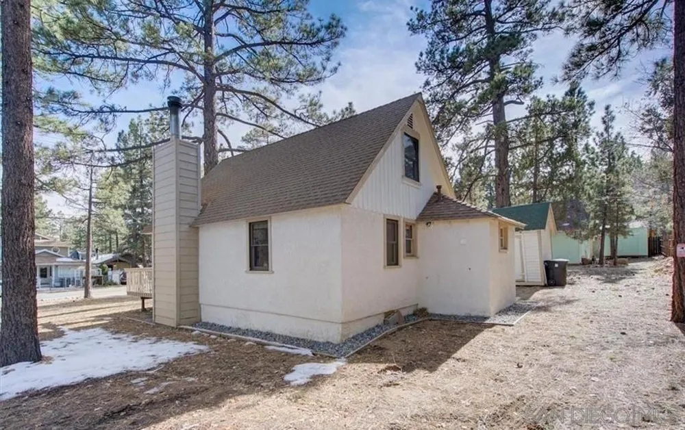 298 Maple Sugarloaf, CA 92386