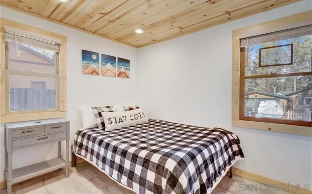 298 Maple Sugarloaf, CA 92386
