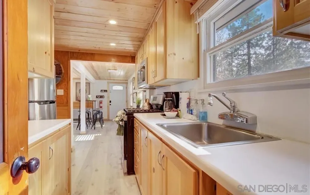 298 Maple Sugarloaf, CA 92386