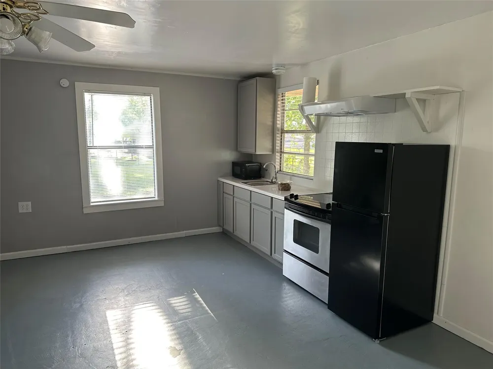 113 Middle Street Flatonia, TX 78941