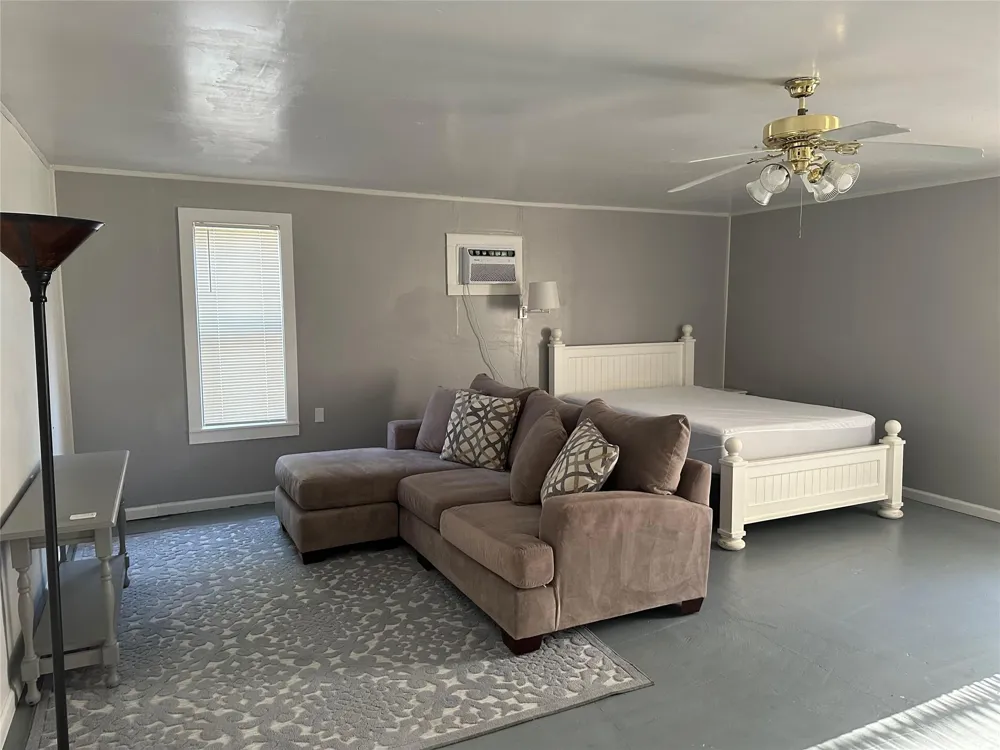 113 Middle Street Flatonia, TX 78941