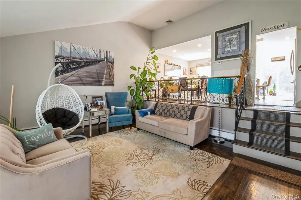 1040 Cedarhurst Street North Woodmere, NY 11581