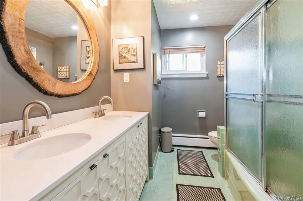 1040 Cedarhurst Street North Woodmere, NY 11581