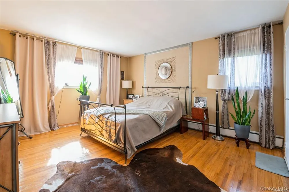 1040 Cedarhurst Street North Woodmere, NY 11581