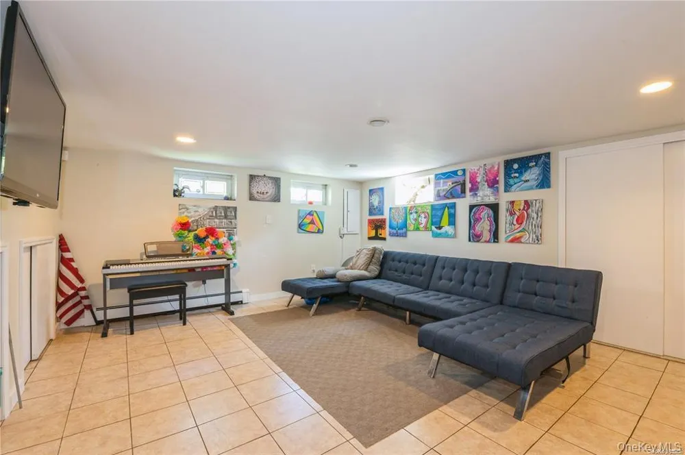 1040 Cedarhurst Street North Woodmere, NY 11581