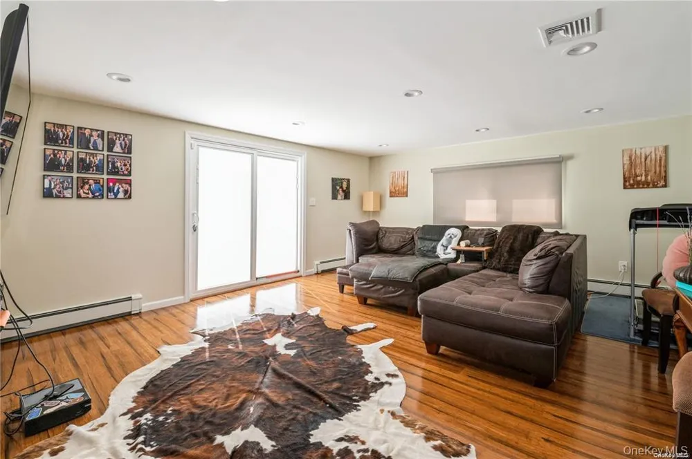 1040 Cedarhurst Street North Woodmere, NY 11581