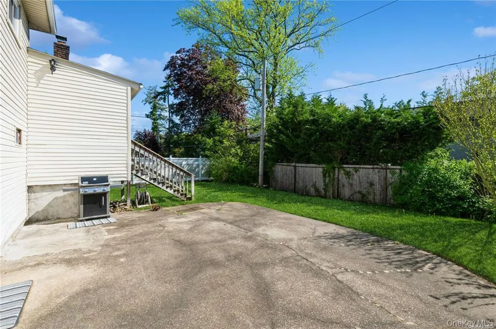 1040 Cedarhurst Street North Woodmere, NY 11581