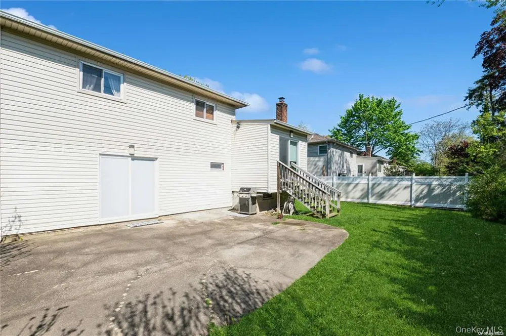 1040 Cedarhurst Street North Woodmere, NY 11581