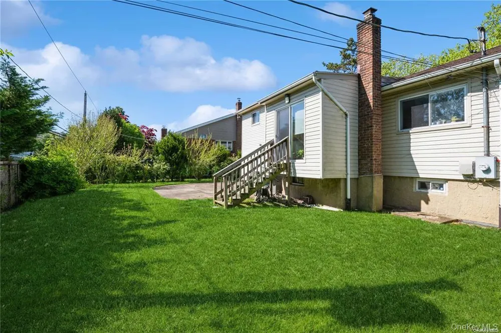 1040 Cedarhurst Street North Woodmere, NY 11581