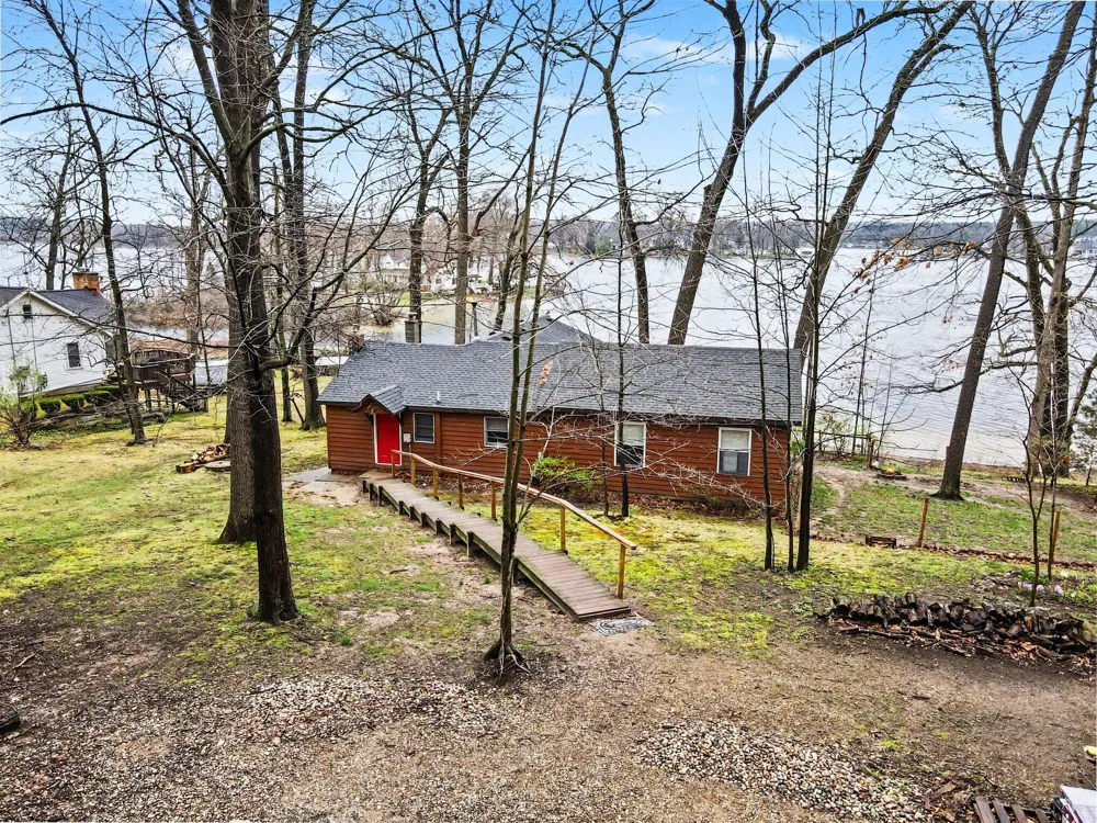 12015 Oakridge Road Plainwell, MI 49080