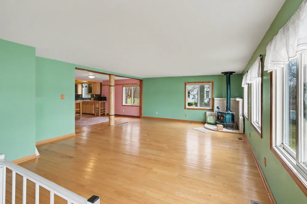 12015 Oakridge Road Plainwell, MI 49080