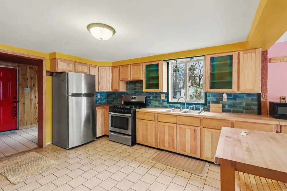 12015 Oakridge Road Plainwell, MI 49080