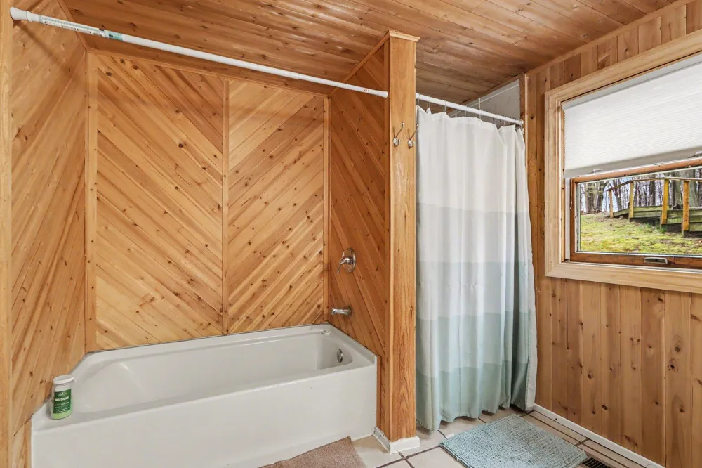12015 Oakridge Road Plainwell, MI 49080