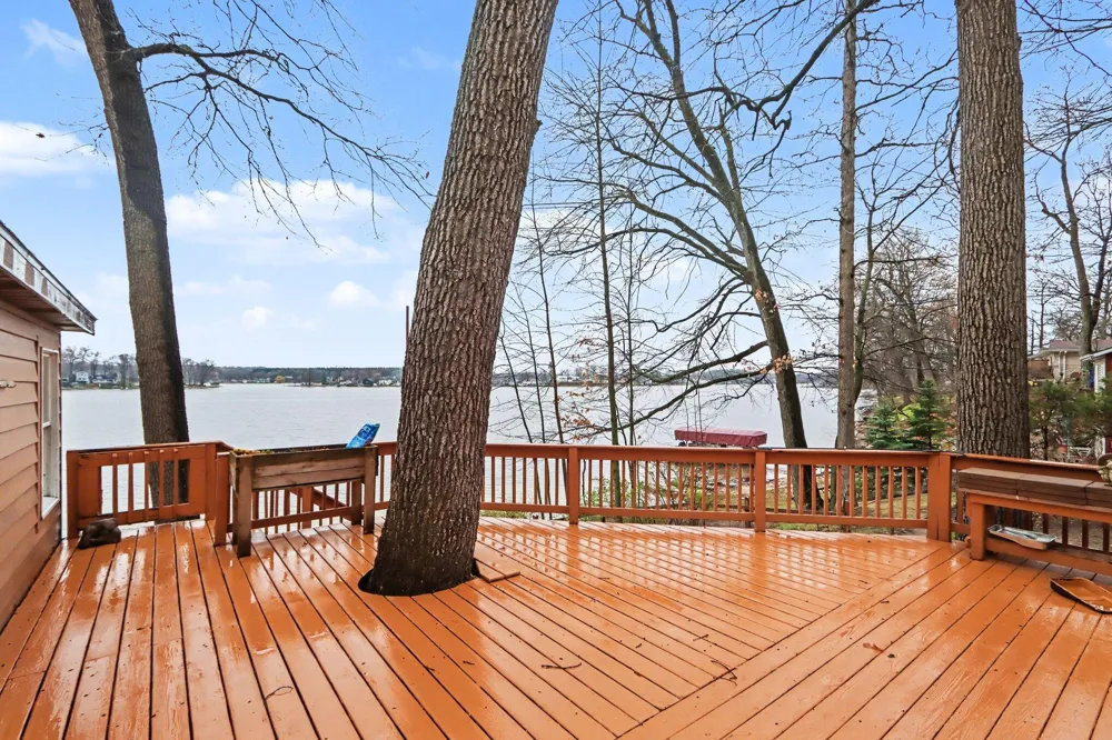 12015 Oakridge Road Plainwell, MI 49080