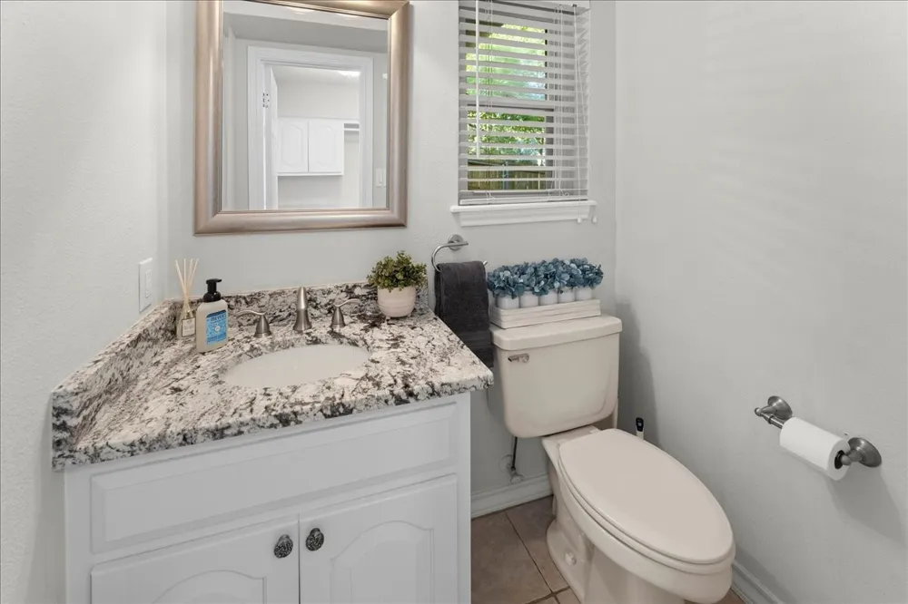 1408 E Lake Drive Gladewater, TX 75657