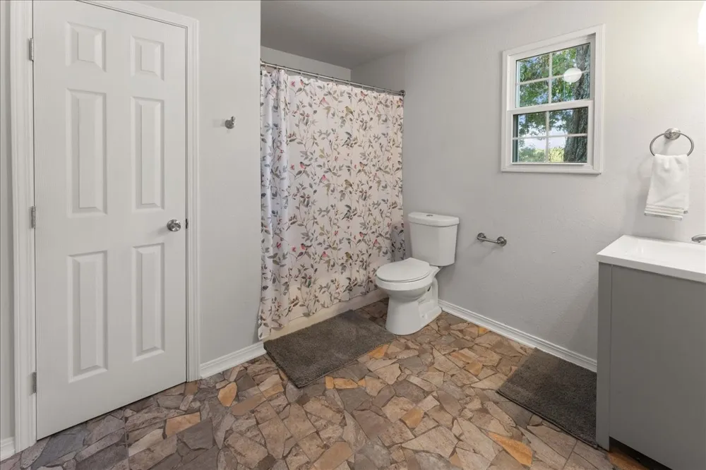 1408 E Lake Drive Gladewater, TX 75657