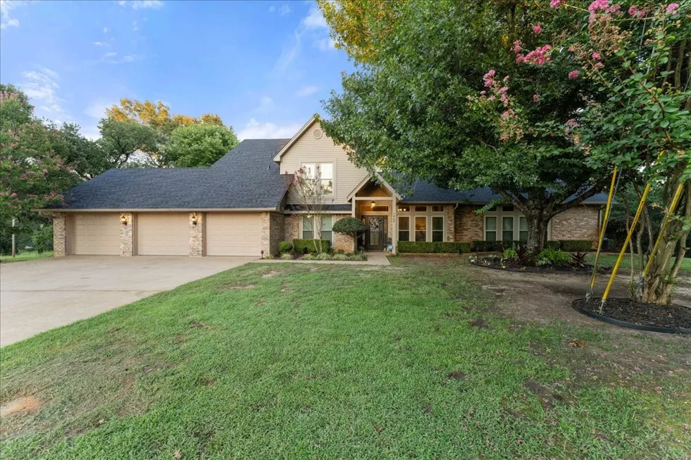 1408 E Lake Drive Gladewater, TX 75657