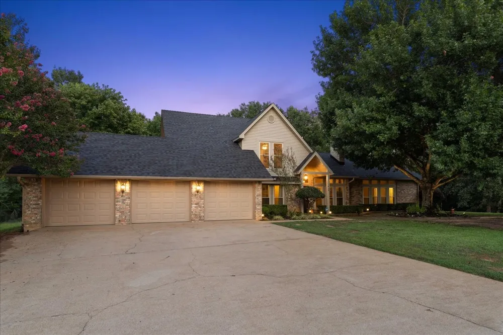 1408 E Lake Drive Gladewater, TX 75657