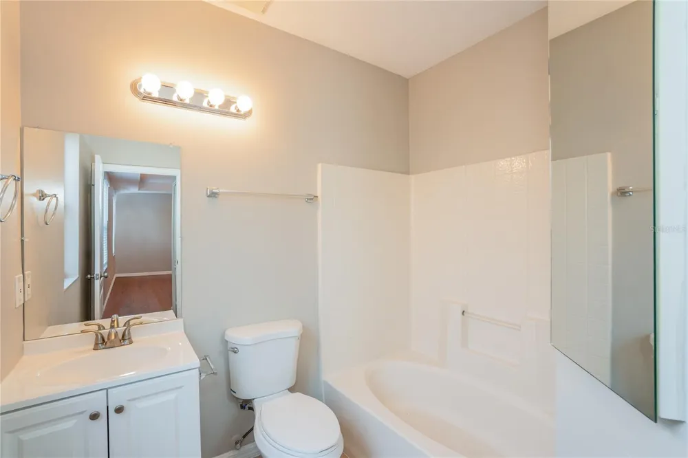 1011 LAKE SHORE RANCH DRIVE Seffner, FL 33584