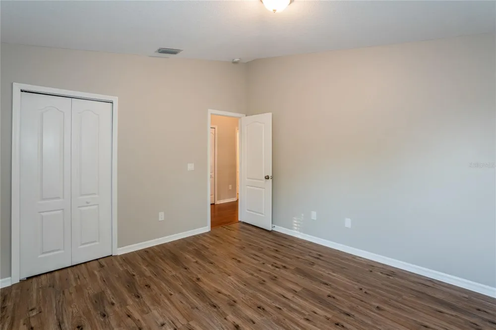 1011 LAKE SHORE RANCH DRIVE Seffner, FL 33584