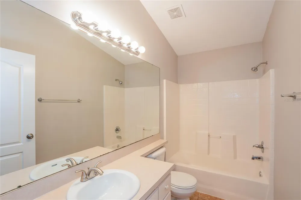 1011 LAKE SHORE RANCH DRIVE Seffner, FL 33584