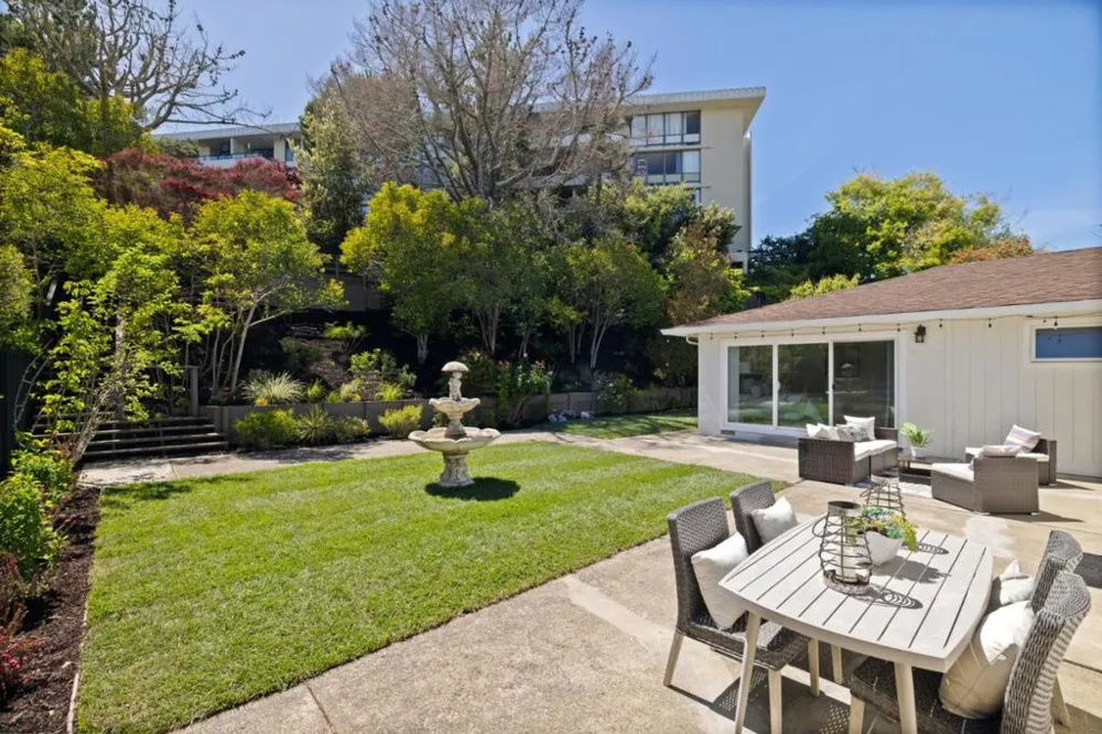 1857 Hunt Drive Burlingame, CA 94010