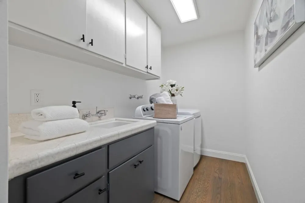 1857 Hunt Drive Burlingame, CA 94010
